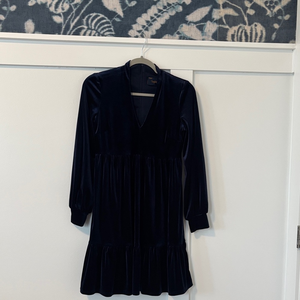 Just...Taylor Navy Velvet Long Sleeve Dress